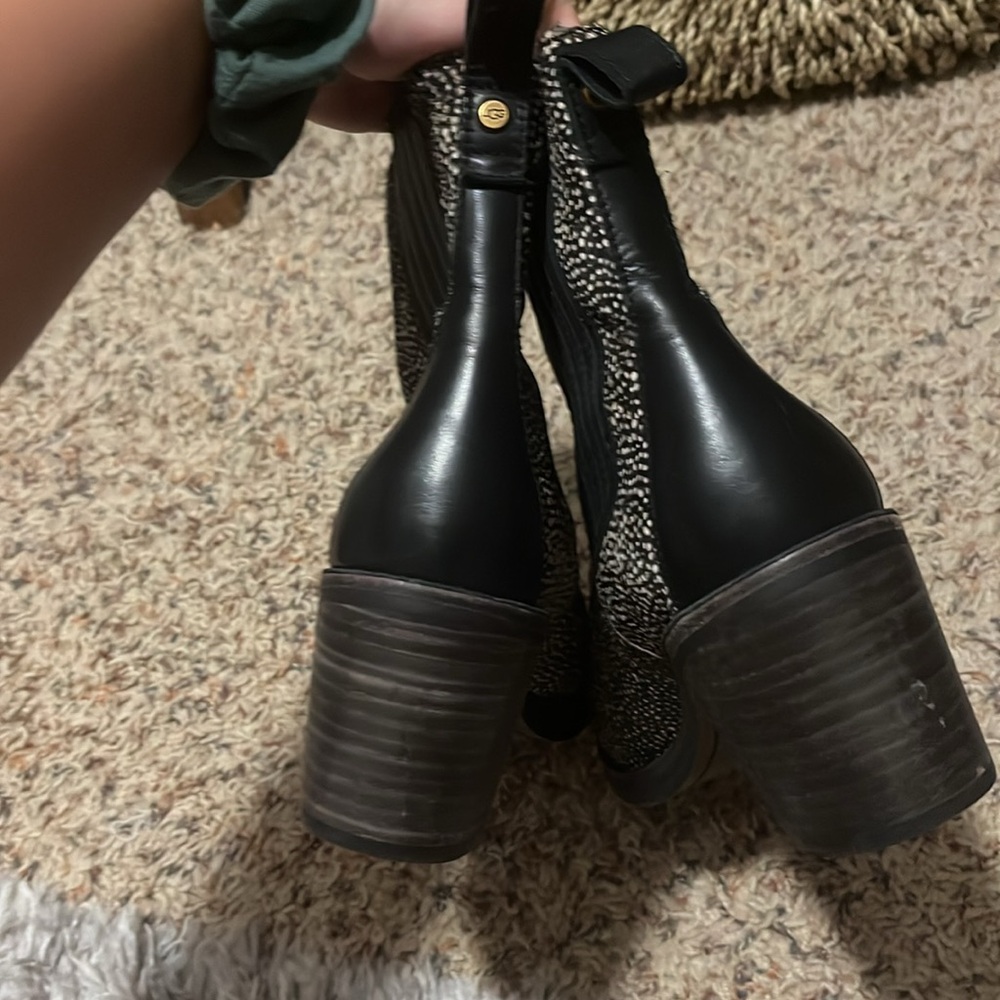 Super Cute Uggs - image 4